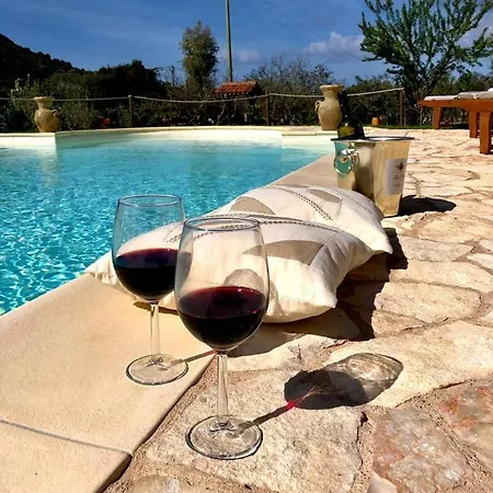 Holiday home 4 Bedrooms House With Private Pool Terrace And Wifi At 6 Km Away From The *