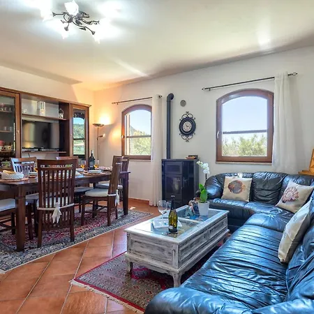 Holiday home 4 Bedrooms House With Private Pool Terrace And Wifi At 6 Km Away From The *