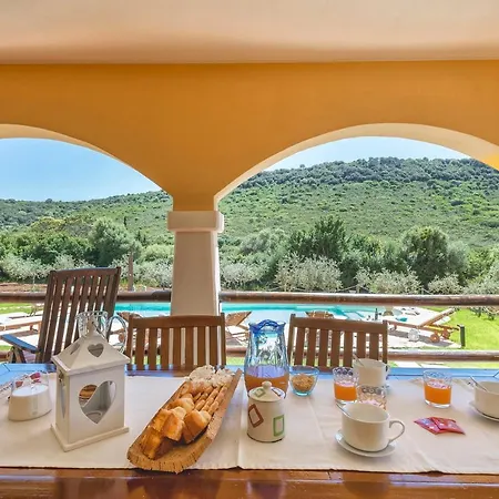 Holiday home 4 Bedrooms House With Private Pool Terrace And Wifi At 6 Km Away From The