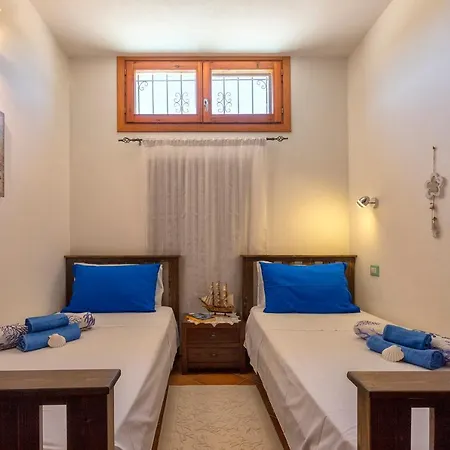4 Bedrooms House With Private Pool Terrace And Wifi At 6 Km Away From The *